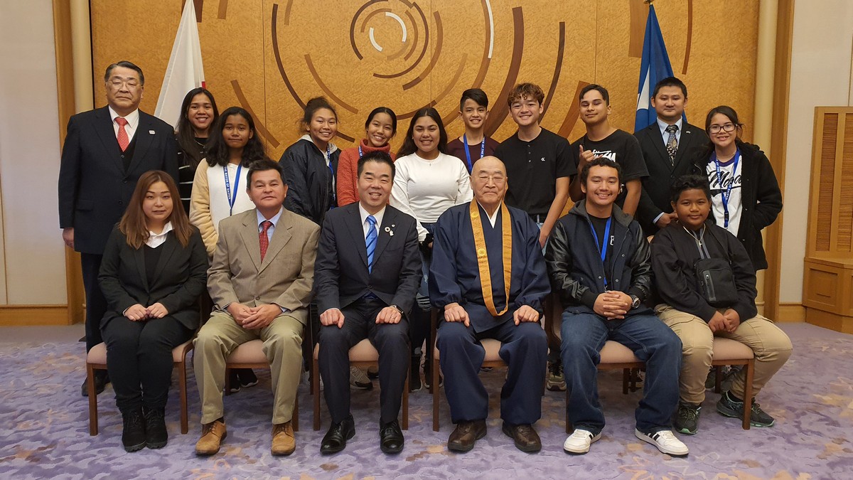 Shiga Prefecture officials led by Gov. Taizo Mikazuki pose with the visiting Saipan students and their chaperones.