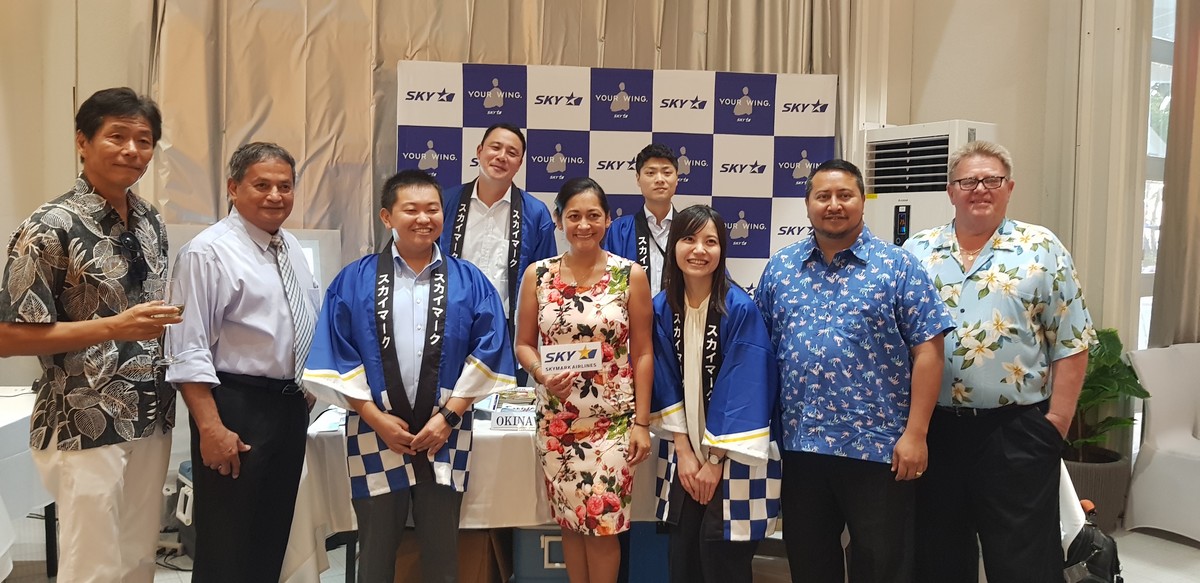 Gov. Ralph DLG Torres and first lady Diann Torres pose at the Skymark Airlines table with other guests during Japan Emperor Naruhito’s birthday celebration hosted by the Japan Consulate at Grandvrio Resort on Wednesday last week. Photo by Junhan B. Todiño