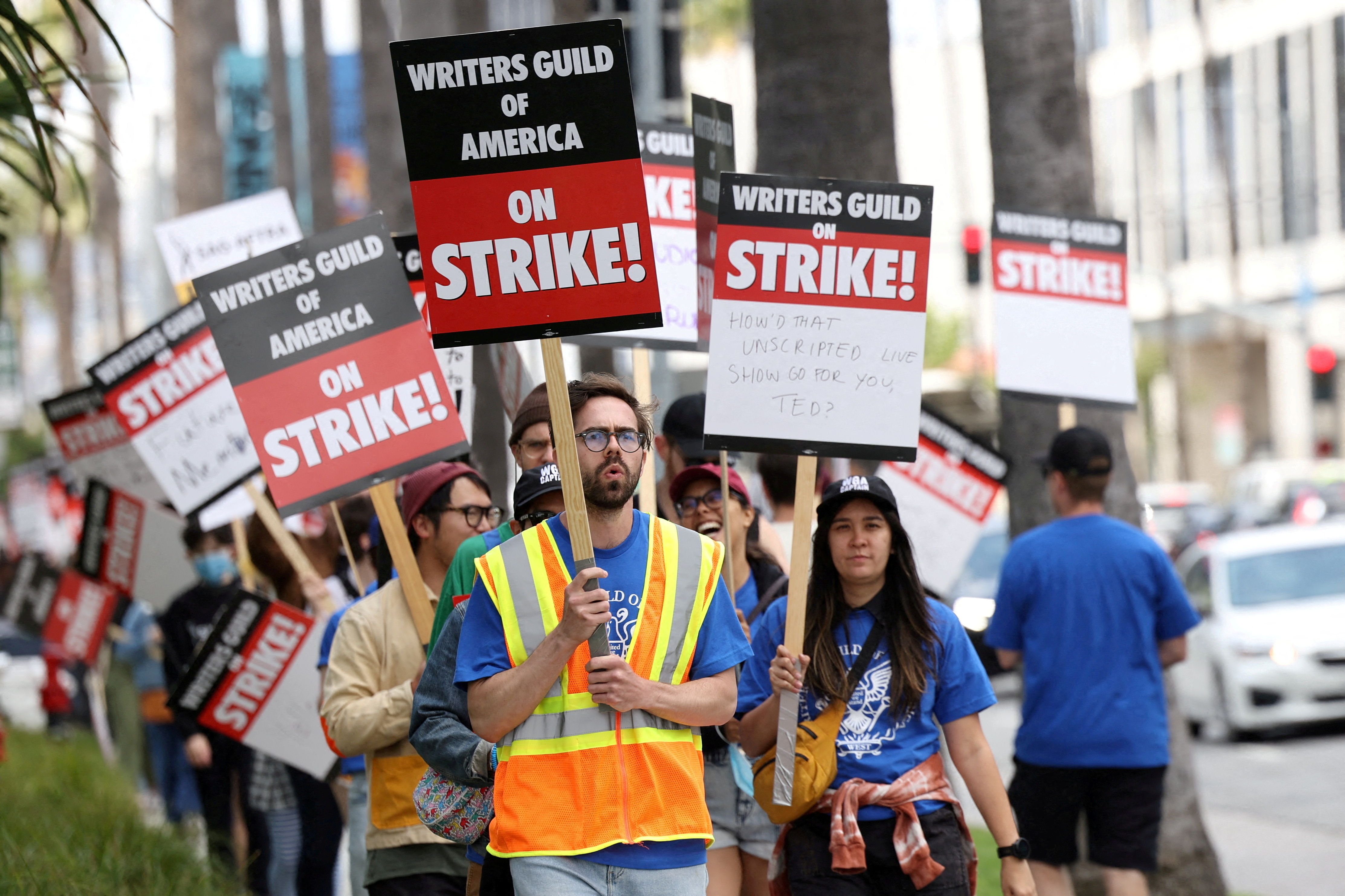 FILE PHOTO: Writers Guild of America members and supporters picket outside Sunset Bronson Studios and Netflix Studios, after union negotiators called a strike for film and television writers, in Los Angeles, California, U.S., May 3, 2023. REUTERS/Mario Anzuoni