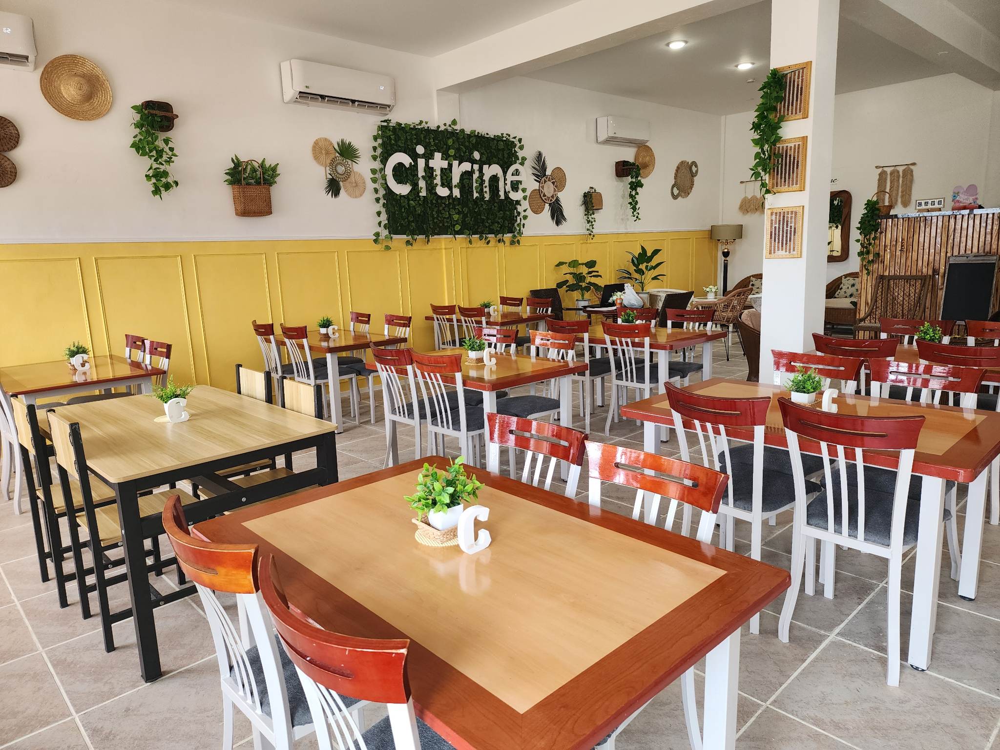 Having lunch? Order food in advance or drive by and pick one or two choices from Citrine's menu of the day.