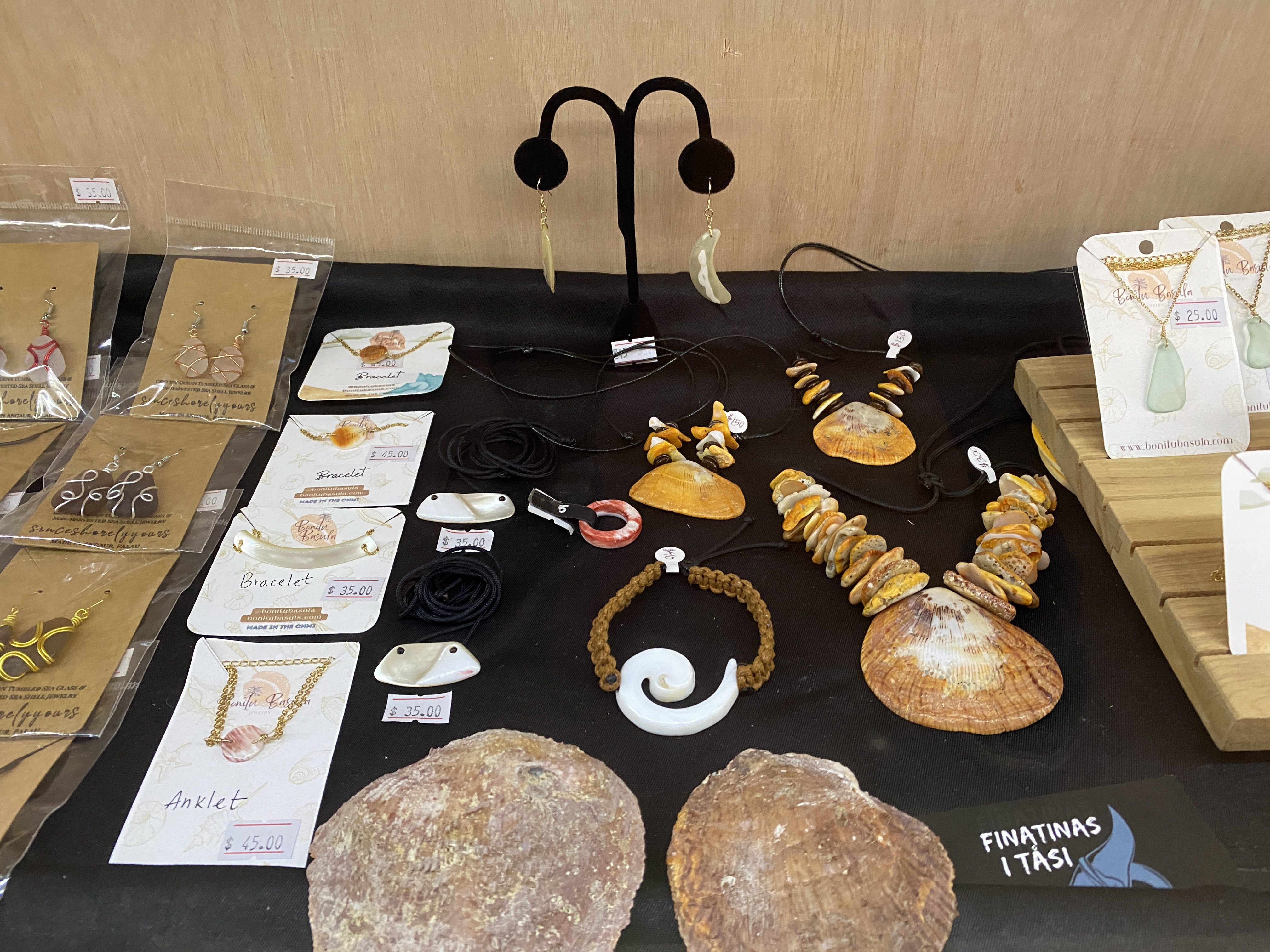 This big spondy Finatinas I Tasi necklace is giving massive maga’lahi vibes worth $300.