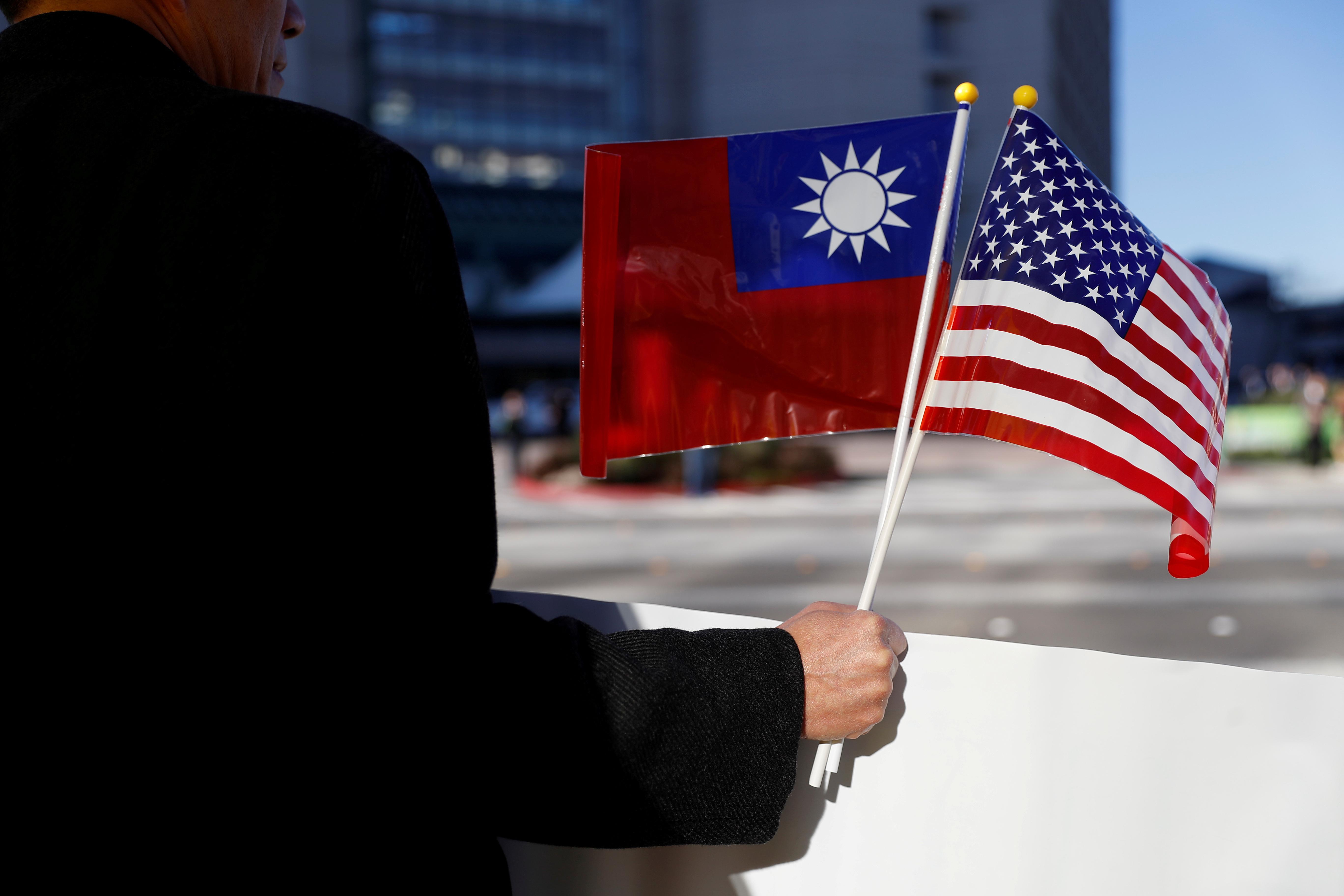 A demonstrator holds flags of Taiwan and the United States in support of Taiwanese President Tsai Ing-wen during a stop-over after her visit to Latin America in Burlingame, California, Jan. 14, 2017.