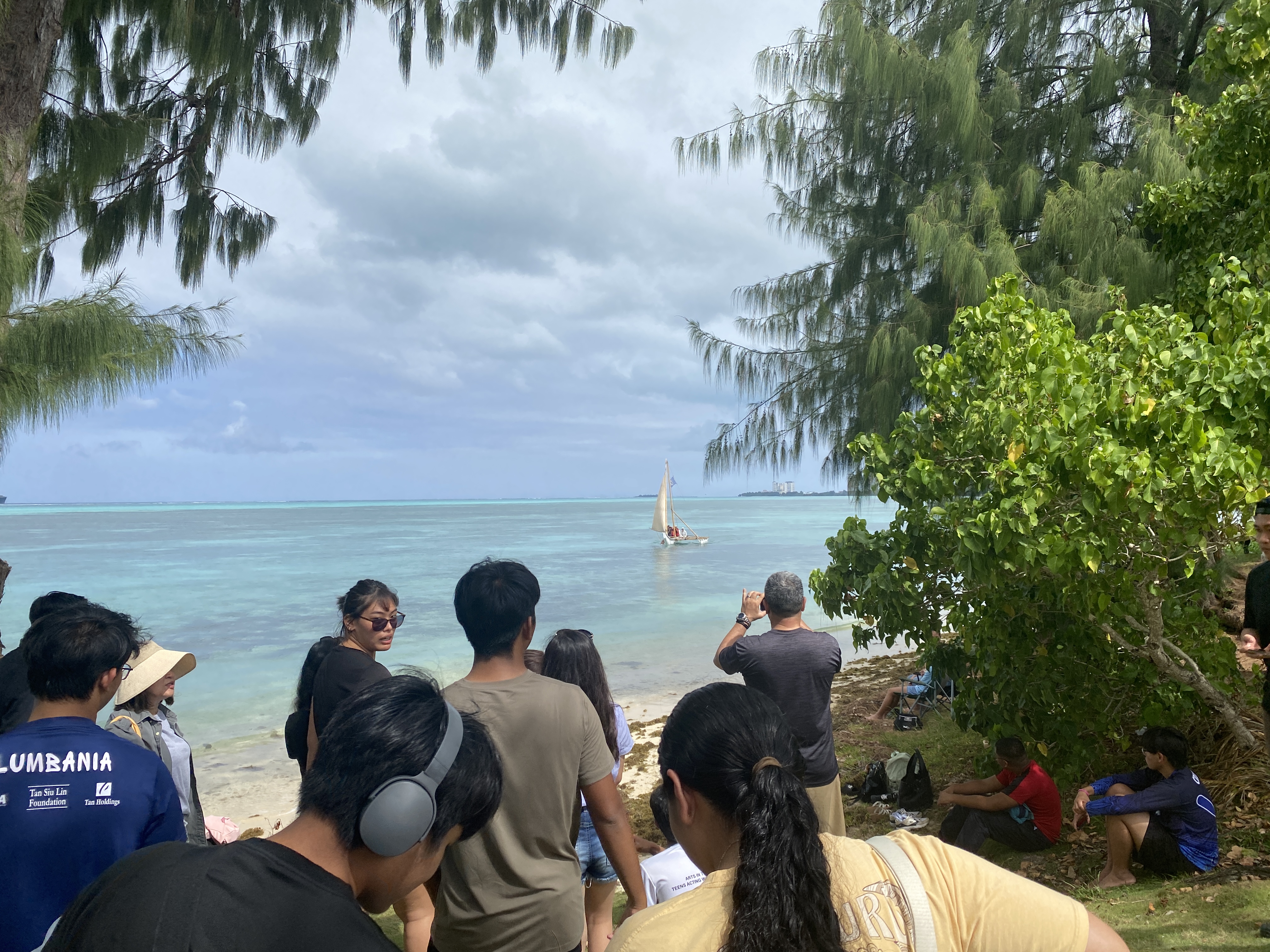 The students took the traditional canoe Anåguan, background, from Crowne Plaza to Susupe.